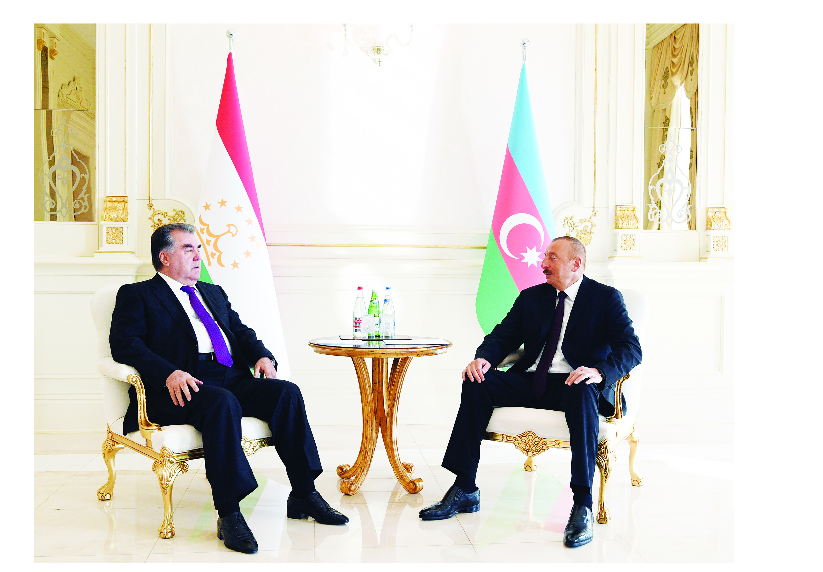 Состоялась встреча президентовАзербайджана и Таджикистанаодин на один