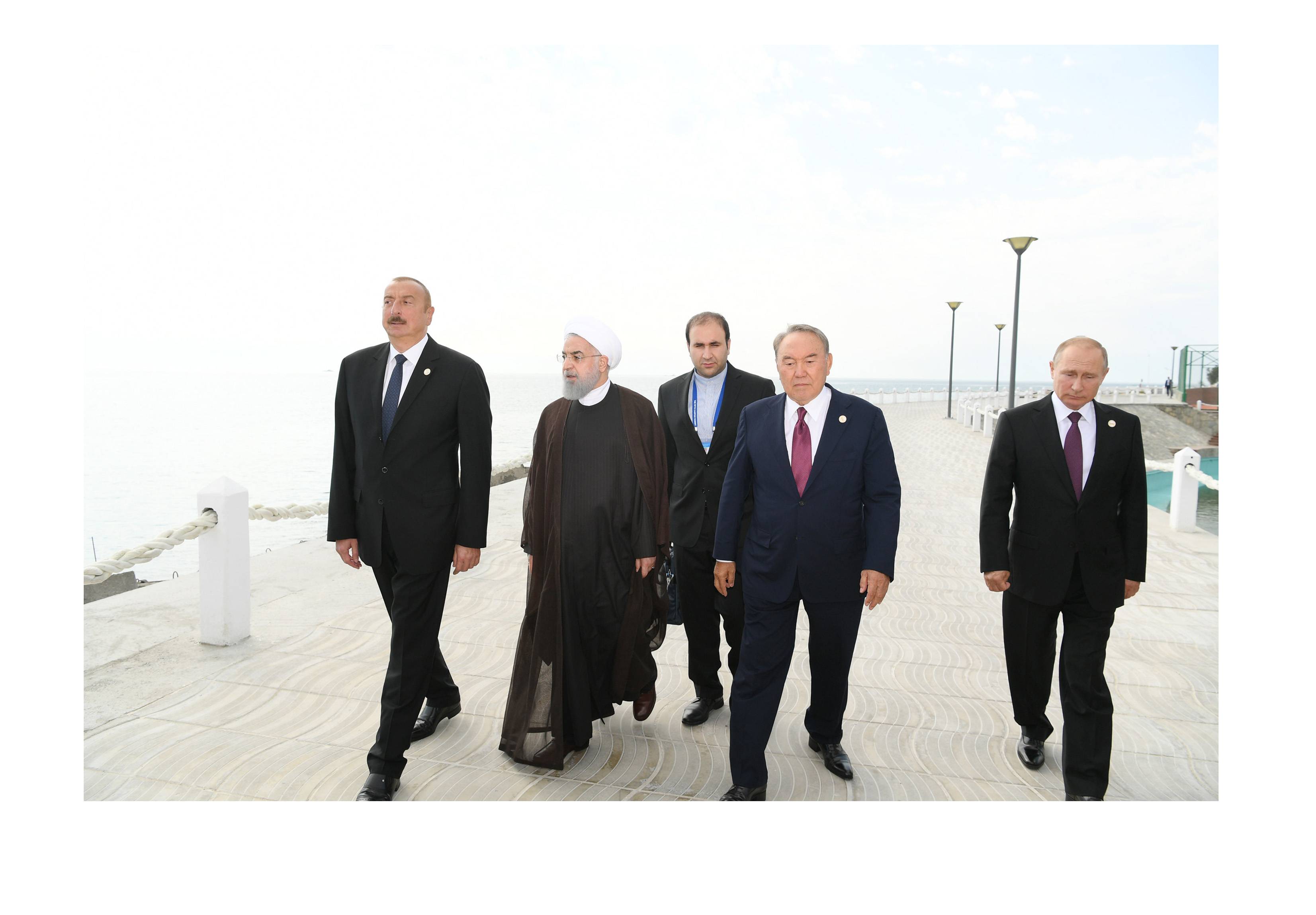 Главы государств в Актауприняли участие в церемониивыпуска молоди осетрав Каспийское море