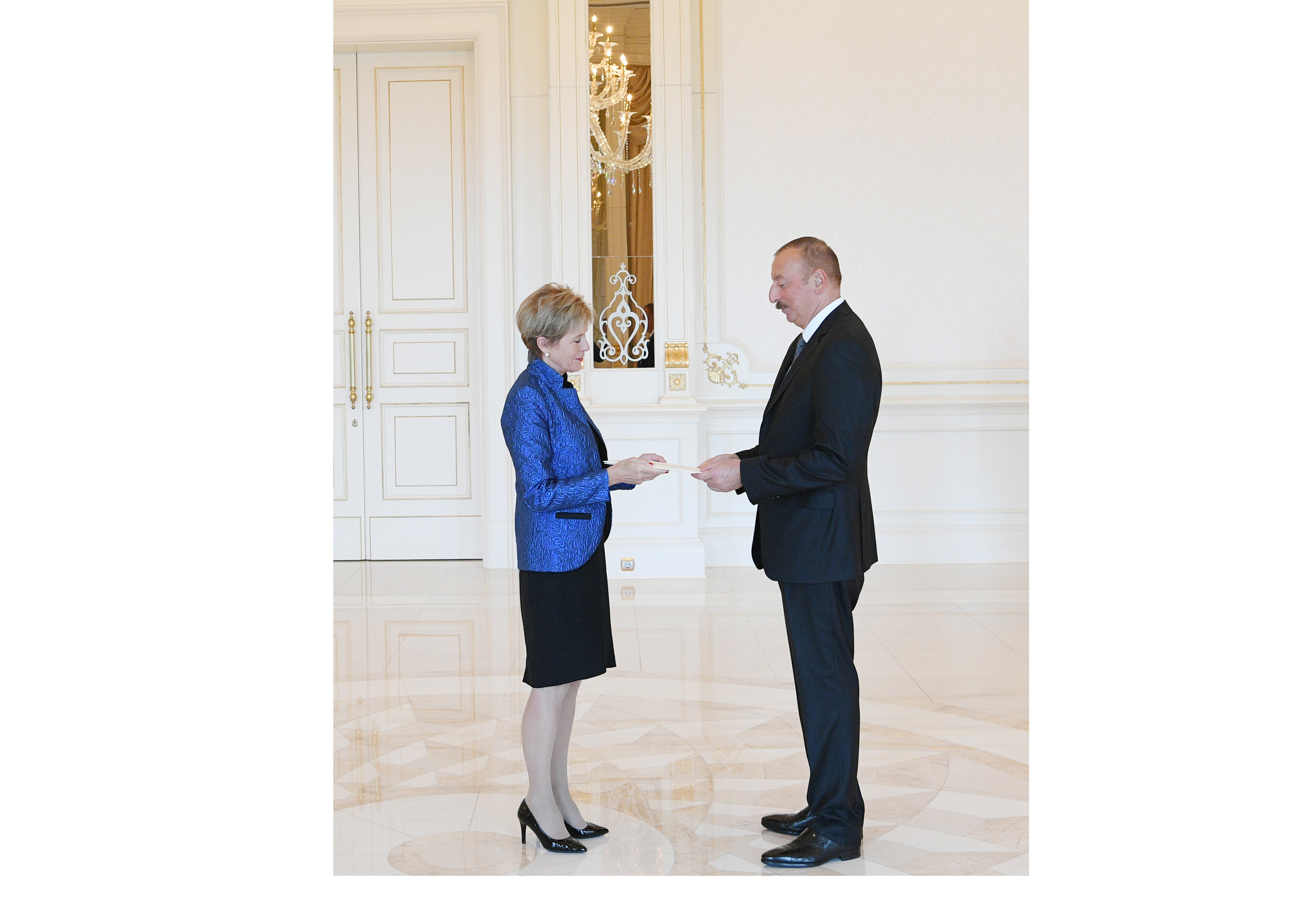 Президент Ильхам Алиев принял верительные грамотыновоназначенного посла Исландии в Азербайджане