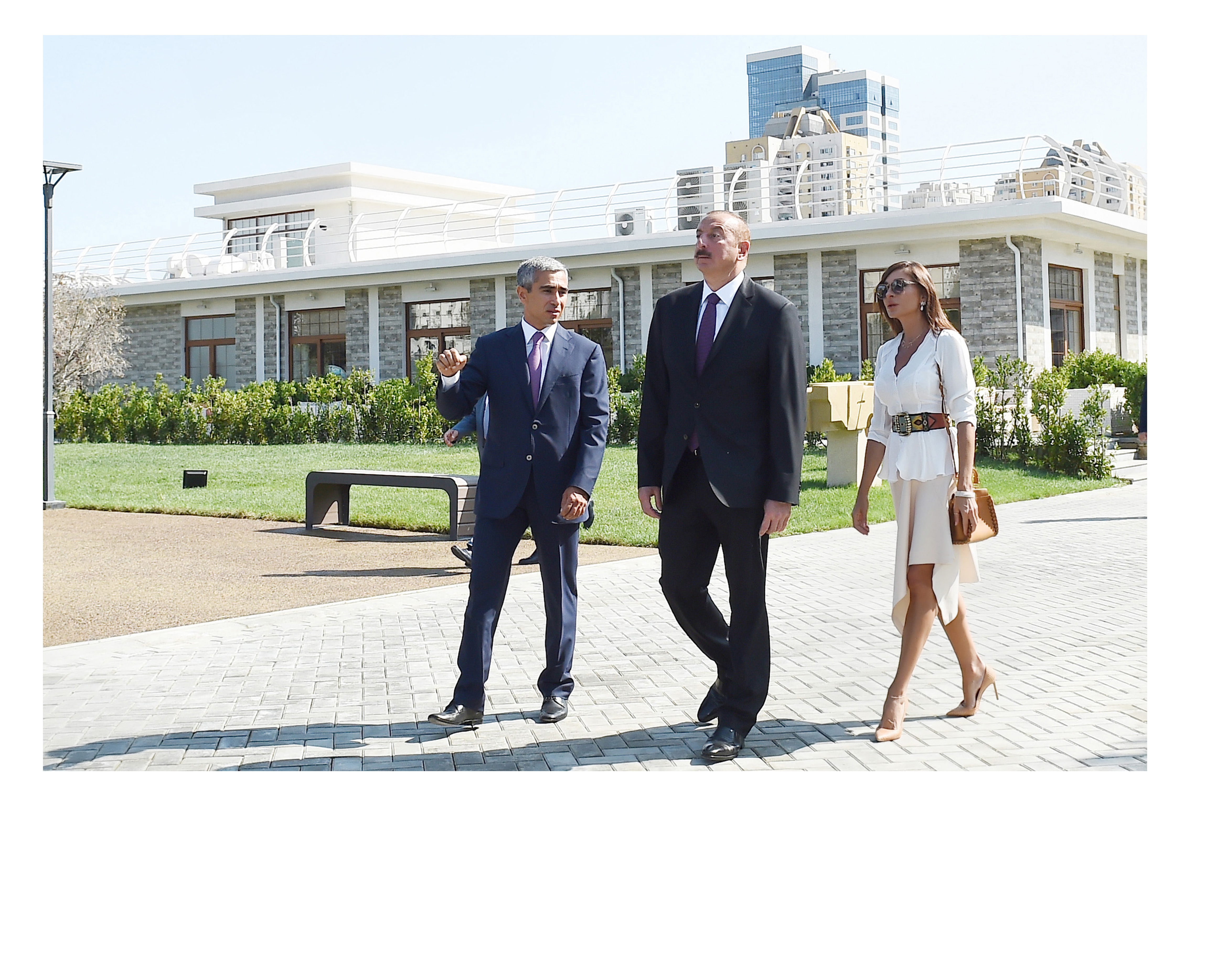 Президент Ильхам Алиев ознакомился с условиями, созданными в спортивно-развлекательном парковом комплексе, открывшемся в Хатаинском районе