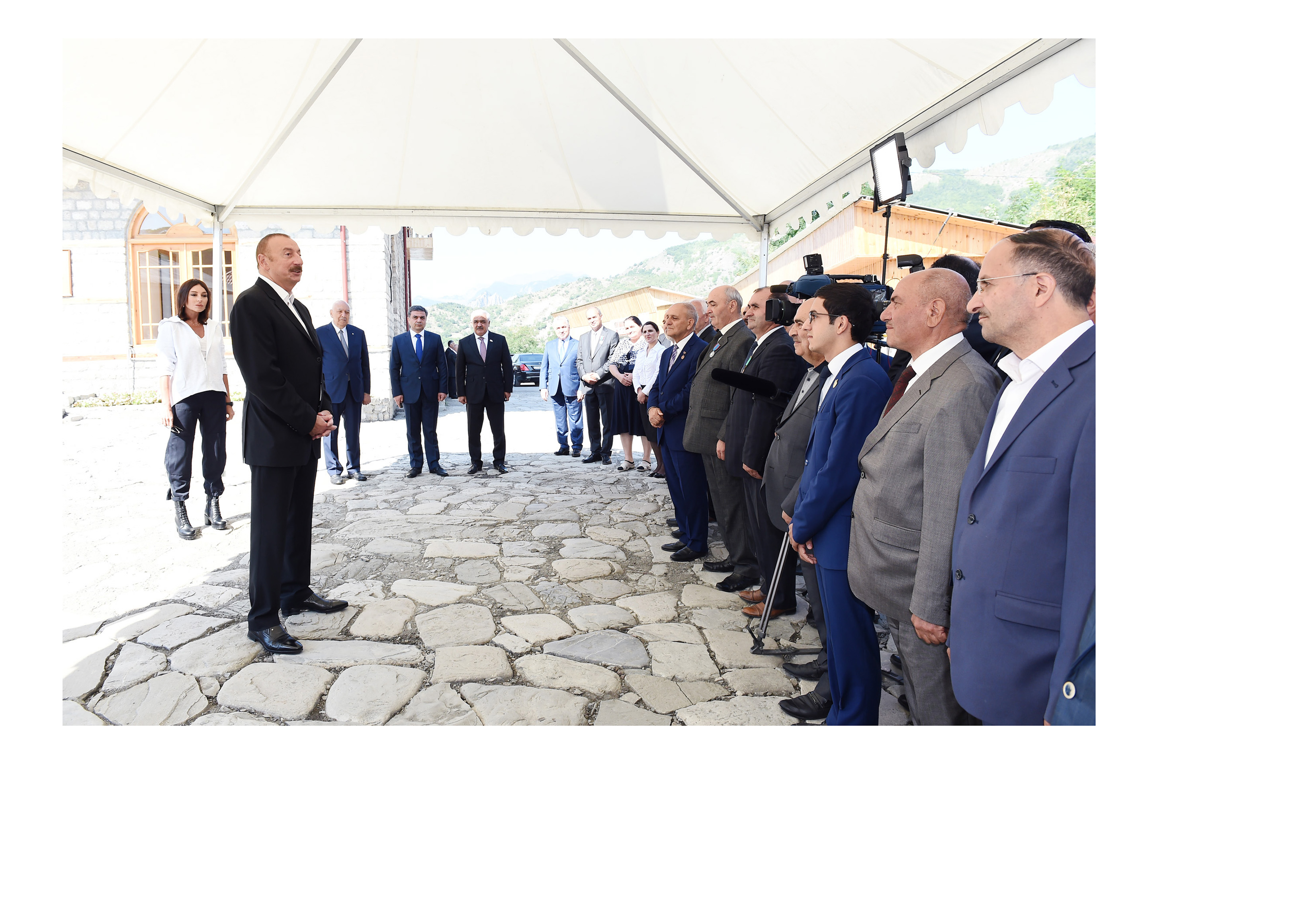 Президент Ильхам Алиев принял участие в церемонииподачи природного газа в поселок Лагич