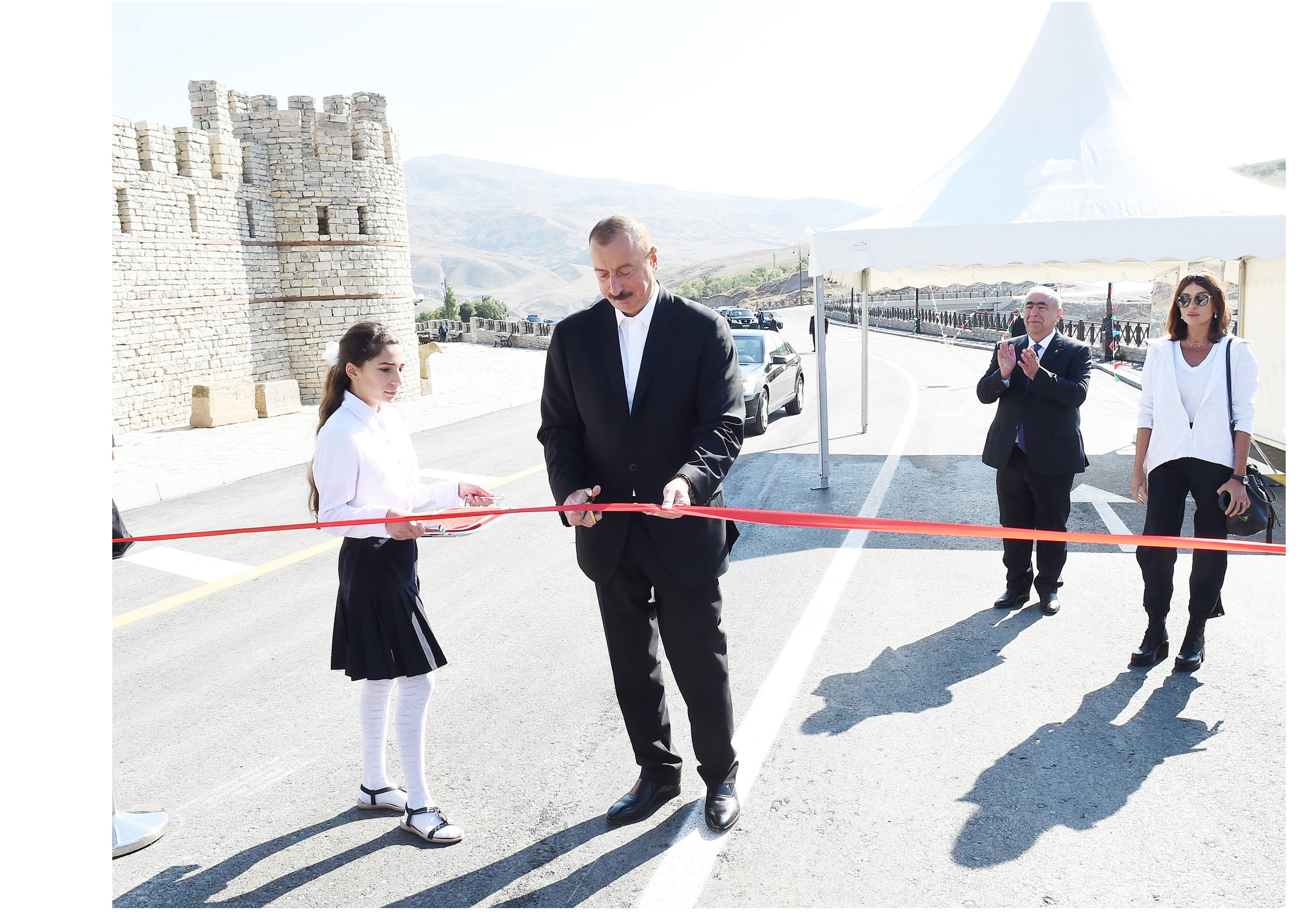 Президент Ильхам Алиев принял участие в открытииновой автомобильной дороги Демирчи — Лагич