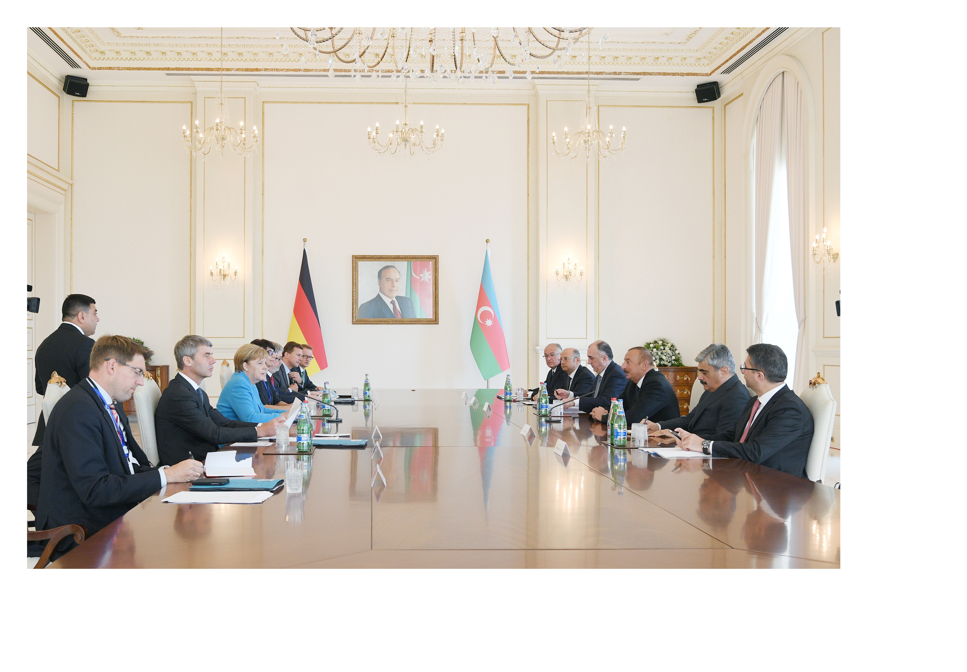 Встреча Президента Азербайджана и Федерального канцлера Германии в расширенном составе