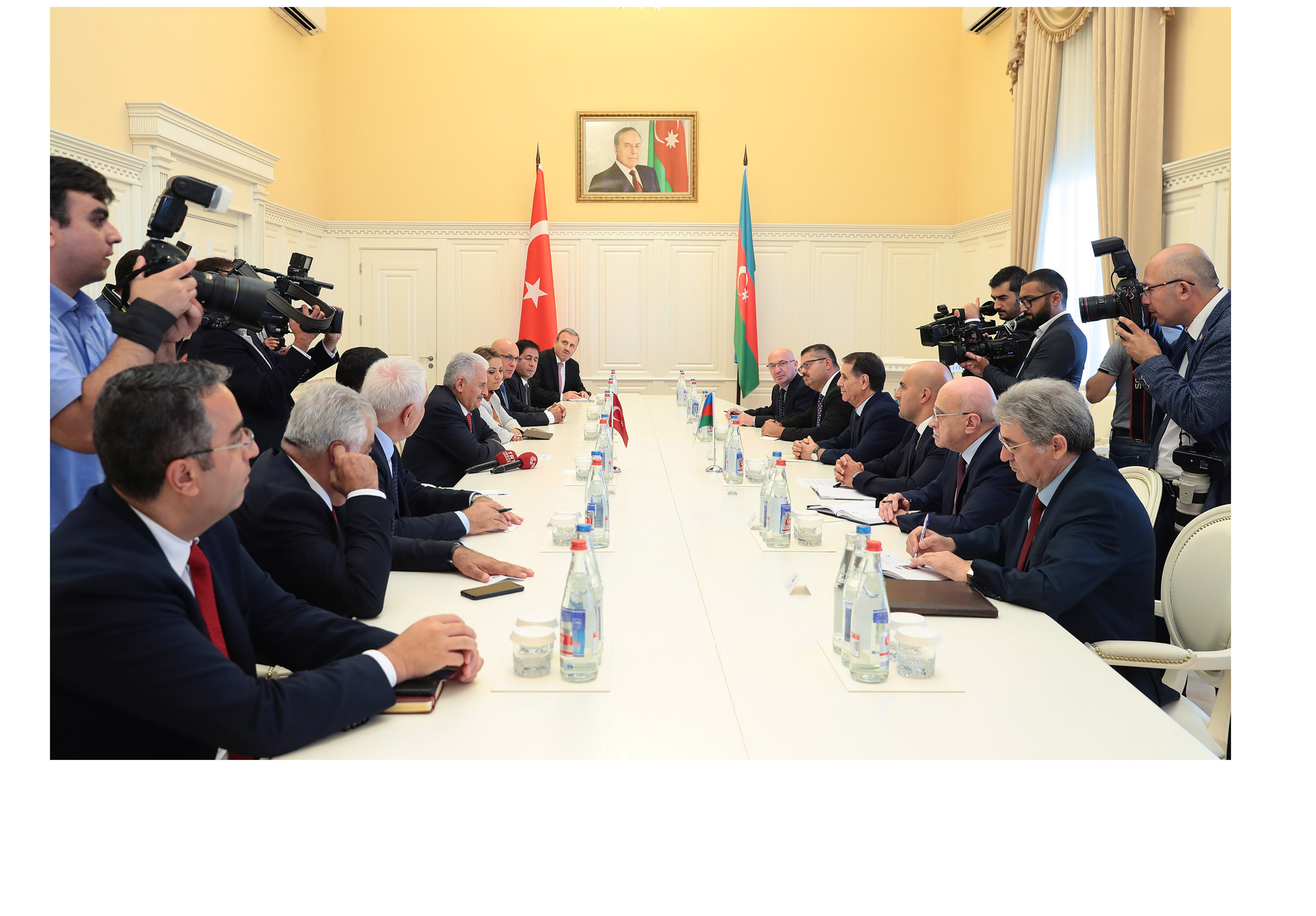 Премьер-министр Aзербайджана встретилсяс делегацией во главе с председателем Великогонационального собрания Турции