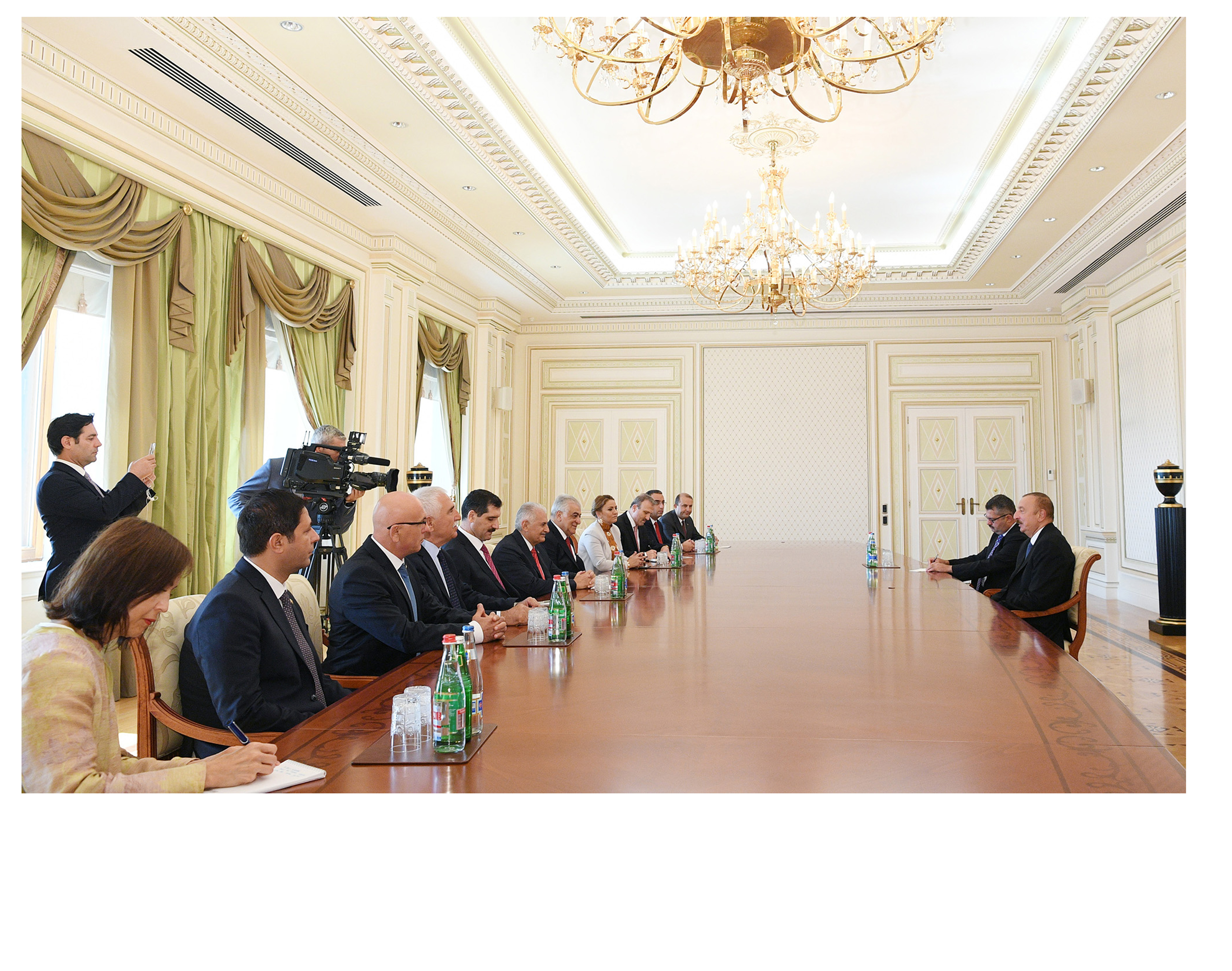 Президент Ильхам Алиев принял делегацию во главес председателем Великого национального собрания Турции