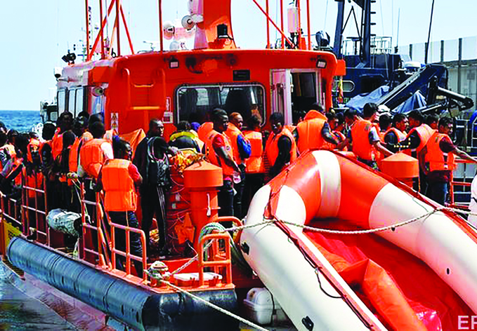У берегов Испании спасли более 600 беженцев