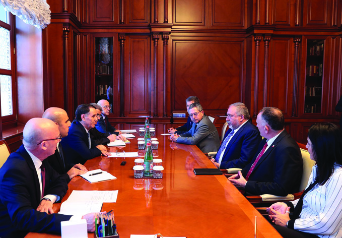 Премьер-министр Азербайджана встретился с министром обороны Израиля