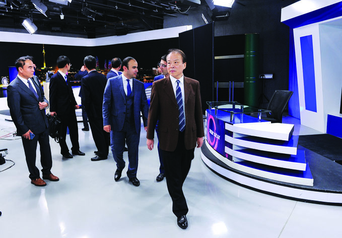Делегация китайского агентства Синьхуа ознакомилась с деятельностью телеканала «Хазар»