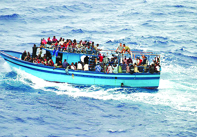 Корабль флота Марокко обстрелял лодку с мигрантами, есть раненые