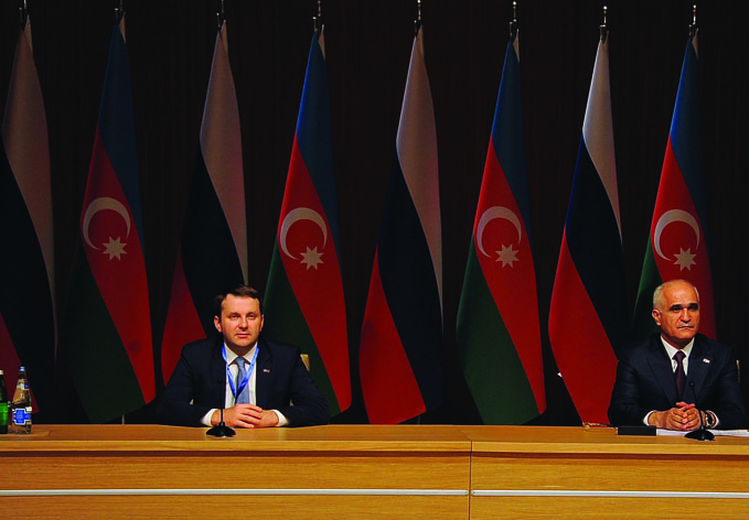 Азербайджано-российский межрегиональный форум завершил работу пленарным заседанием