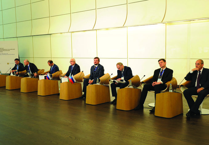 На «круглых столах» форума обсужденыактуальные вопросы азербайджано-российского сотрудничества