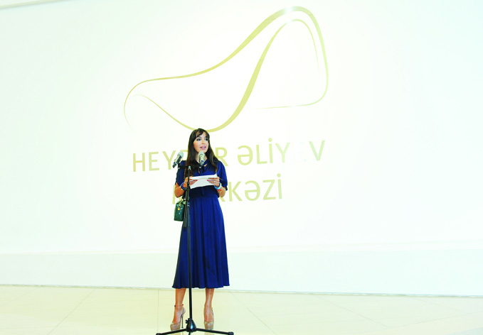 В Центре Гейдара Алиева открылись выставки в рамках Фестиваля поэзии, искусства и духовности — Насими