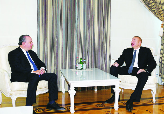 Президент Ильхам Алиев принял президента Фонда этнического взаимопонимания США