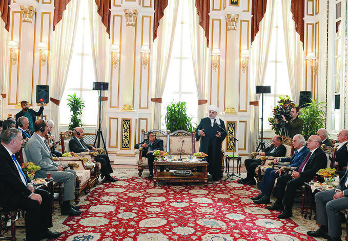 Председатель Управления мусульман Кавказа встретился с группой участников VI Бакинского международного гуманитарного форума