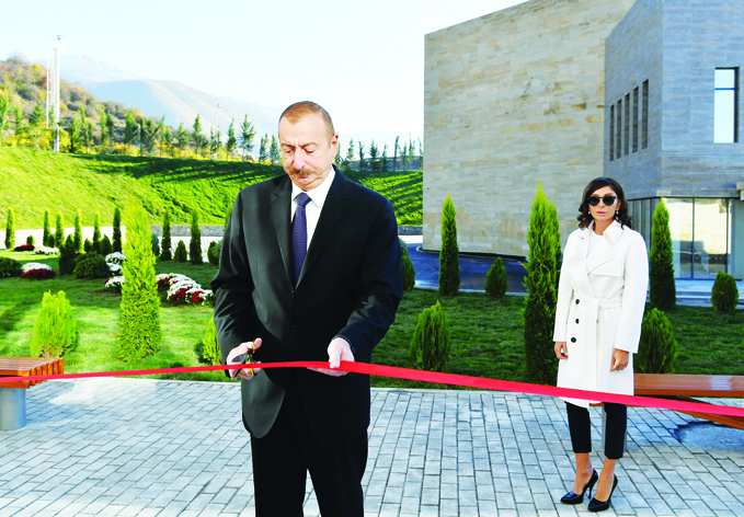 Президент Ильхам Алиев принял участие в открытии Музея флага в Шеки
