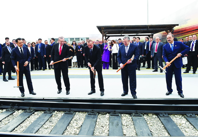 Прошел год с открытия железной дороги Баку — Тбилиси — Карс