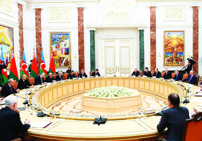 Встреча президентов Азербайджана и Беларуси в расширенном составе