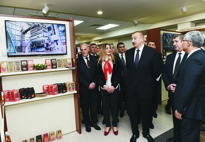 Президент Ильхам Алиев ознакомился в Минске с Торговым домом Азербайджана