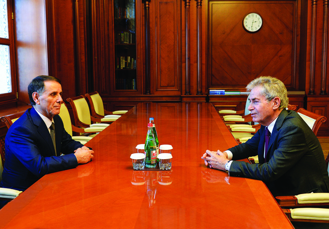 Премьер-министр Новруз Мамедов встретился с первым председателем Минской конференции СБСЕ