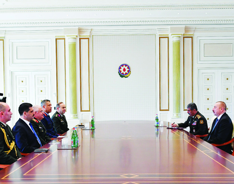 Президент Ильхам Алиев принял делегацию под руководством начальника Генерального штаба Вооруженных сил Турции