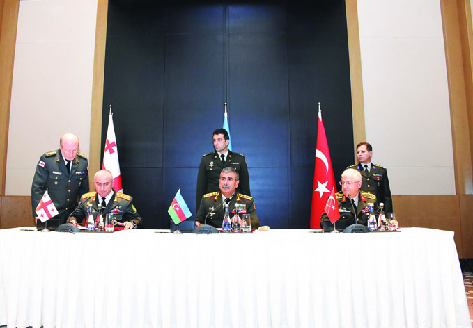 Подписан протокол по итогам трехсторонней встречи министра обороны Азербайджана, начальников генеральных штабов Турции и Грузии