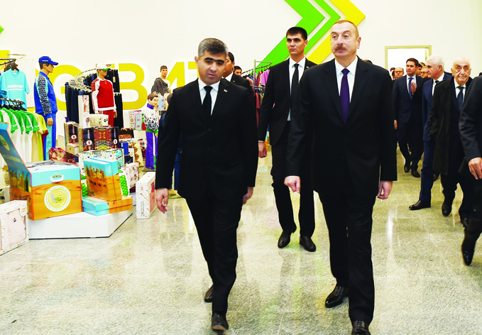Президент Ильхам Алиев ознакомился в Ашгабаде с Олимпийским комплексом