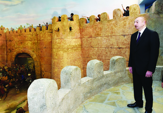 Президент Ильхам Алиев посетил в Ашгабаде мемориальный комплекс «Народная память»