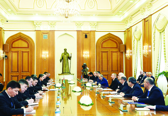 Встреча Президента Ильхама Алиева и Президента Гурбангулы Бердымухамедова в расширенном составе