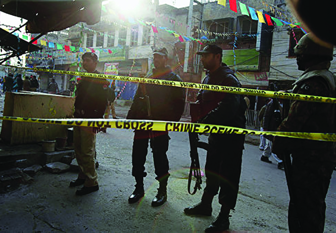 Атаки террористов в Пакистане: число жертв растет
