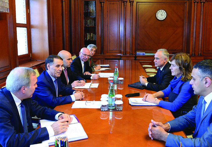 Премьер-министр Новруз Мамедов встретился с заместителем генерального секретаря ООН