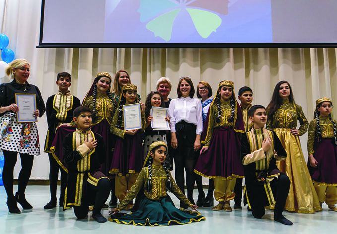 Азербайджанские дети исполнили танец «Сары гелин» на фестивале дружбы народов в Москве