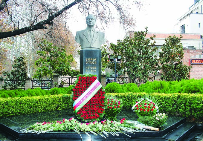 Память великого лидера Гейдара Алиева с уважением почтена и в соседней Грузии