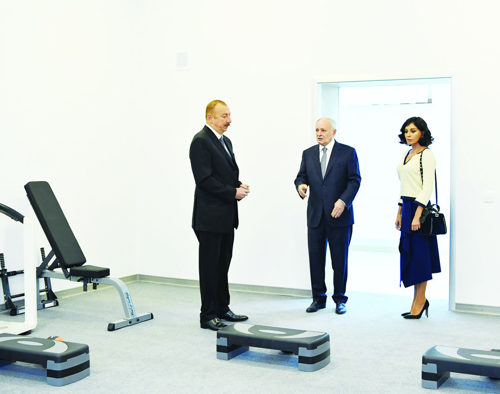 Президент Ильхам Алиев ознакомился с условиями, созданными в Научно-исследовательском институте медицинской реабилитации в Баку после капитальной реконструкции