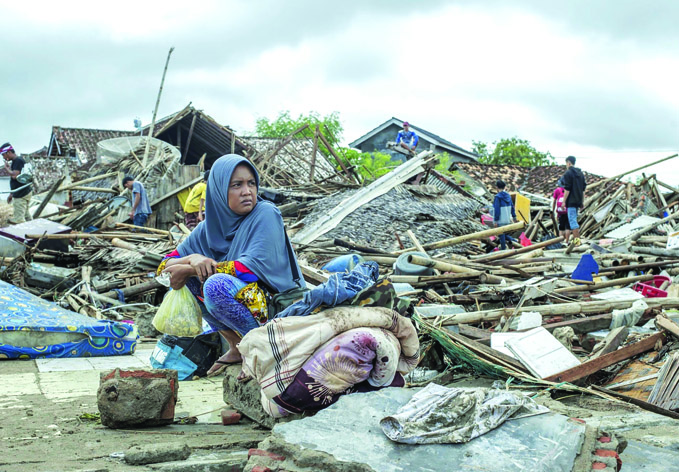 Число жертв цунами в Индонезии возросло