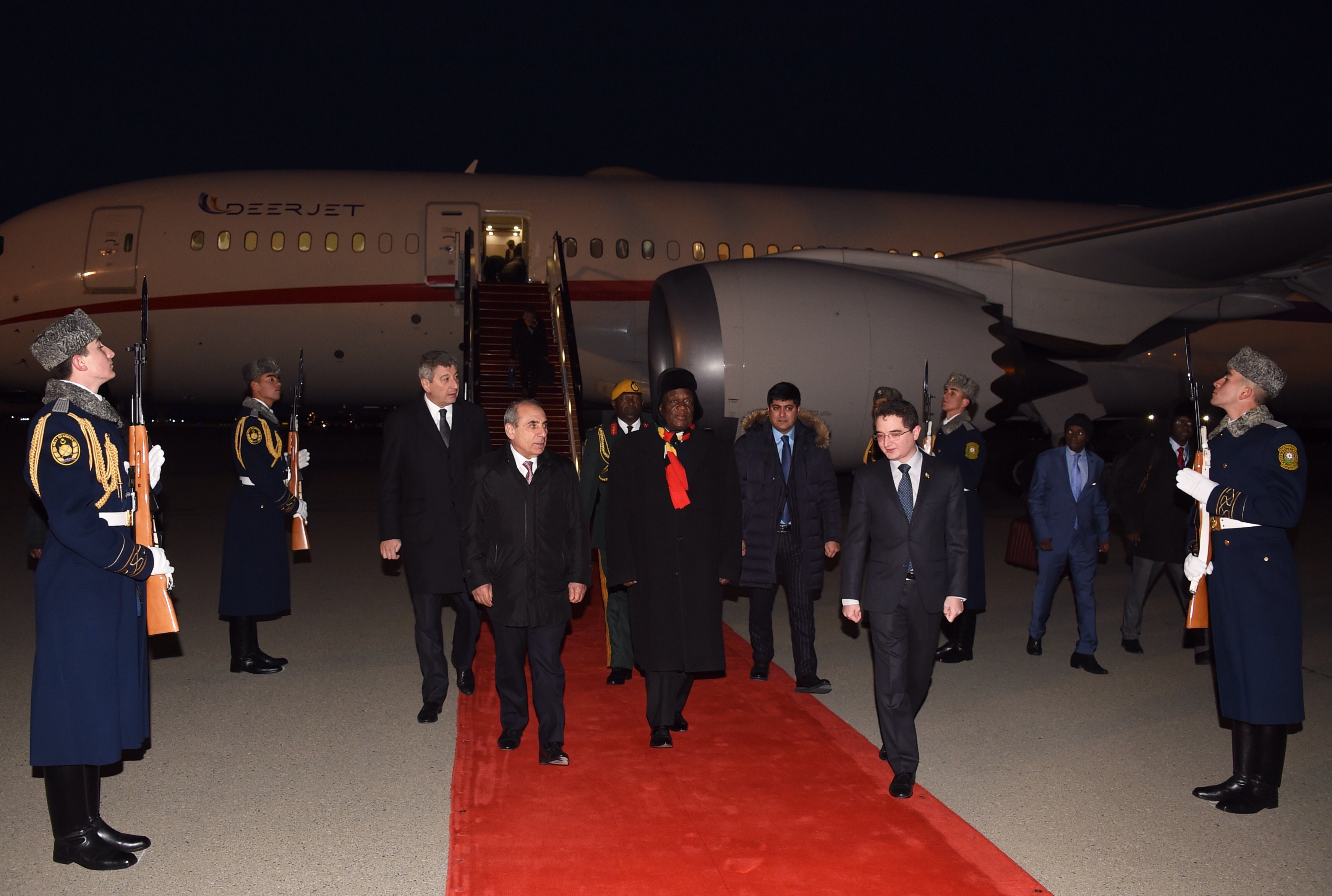 Президент Зимбабве Эммерсон Мнангагва прибыл с рабочим визитом в Азербайджан