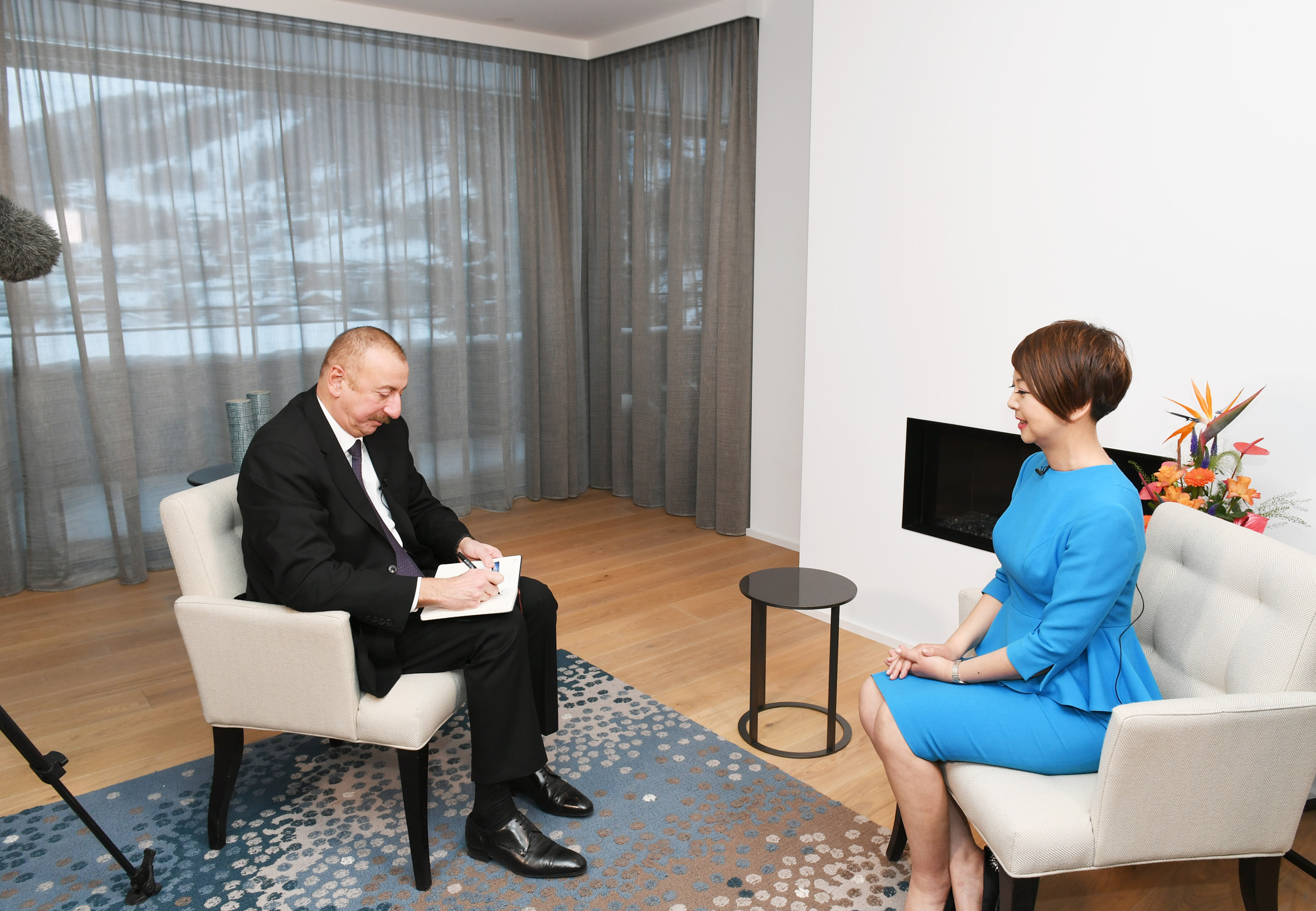 Президент Азербайджана Ильхам Алиев в Давосе дал интервьюкитайскому телевидению CGTN