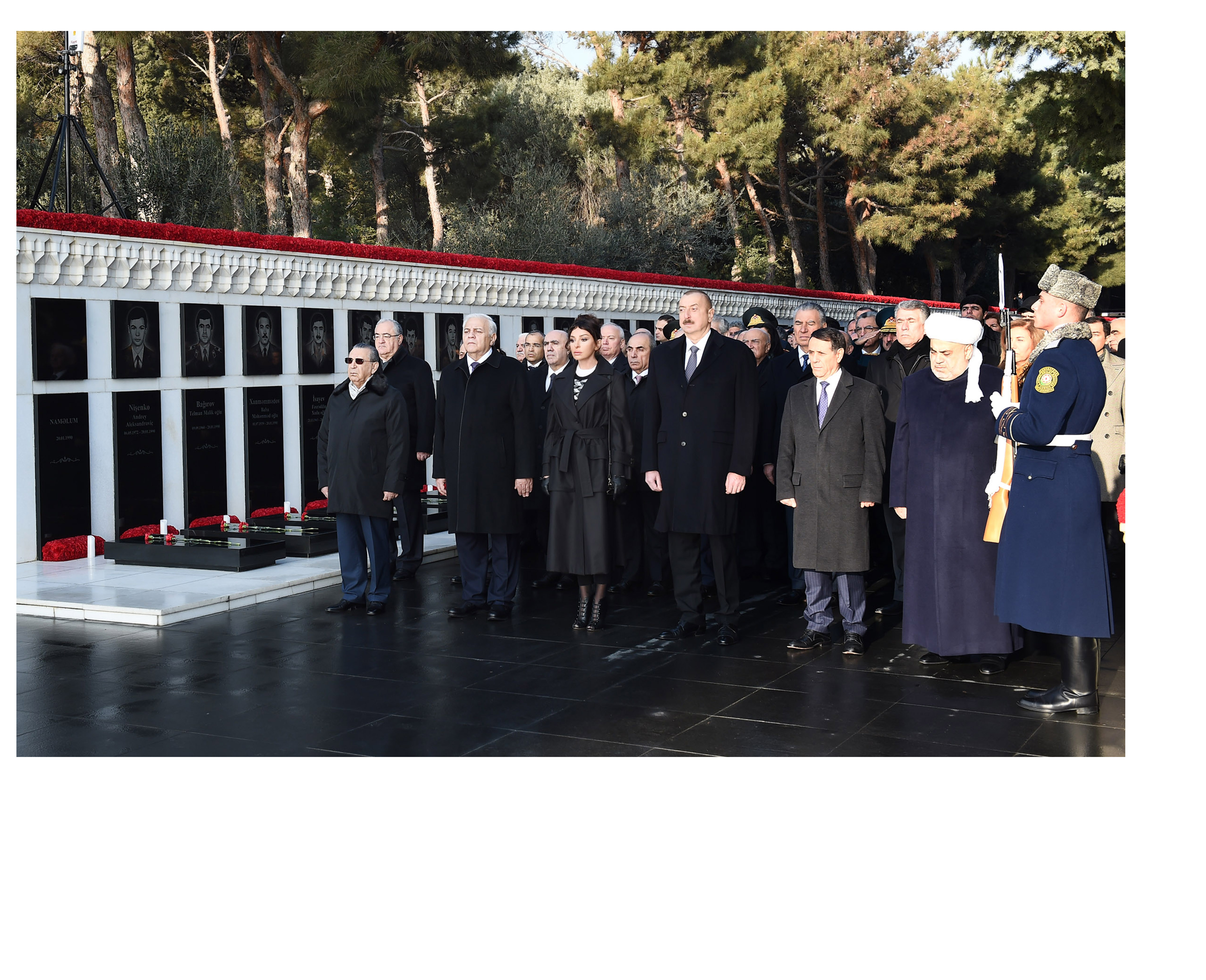 Президент Азербайджана Ильхам Алиевпочтил светлую память шехидов 20 Января