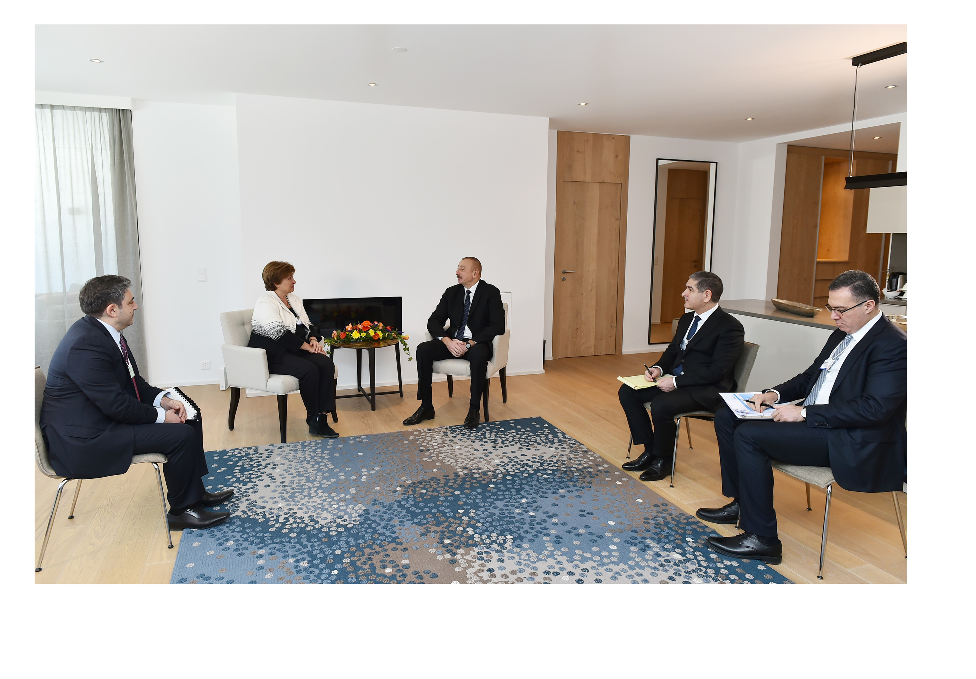 Президент Ильхам Алиев встретился с главнымисполнительным директором Всемирного банка
