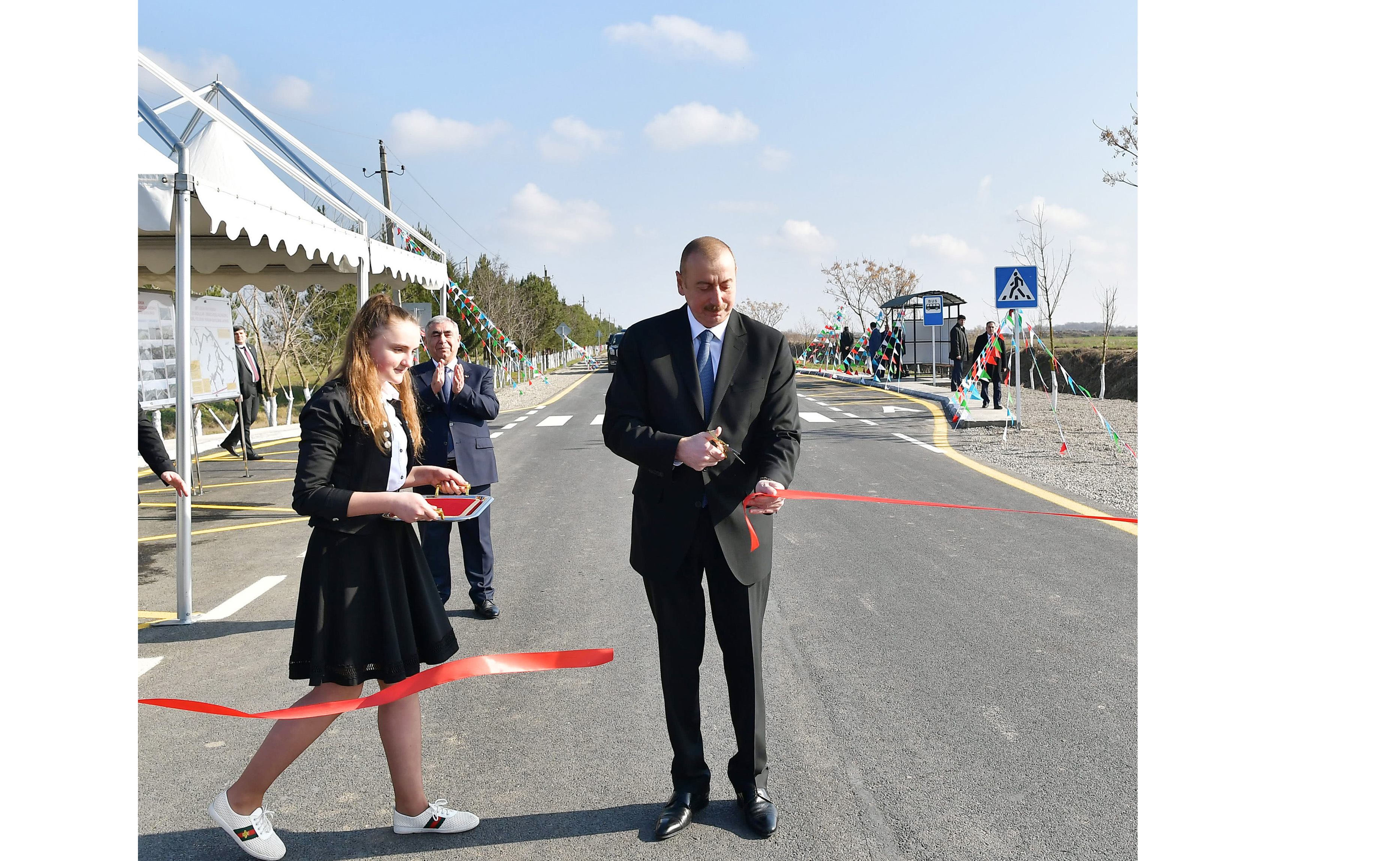 Президент Ильхам Алиев принял участиев открытии автомобильной дороги Мингячевир — станция Мингячевир — Бахрамтепе — Бейляган
