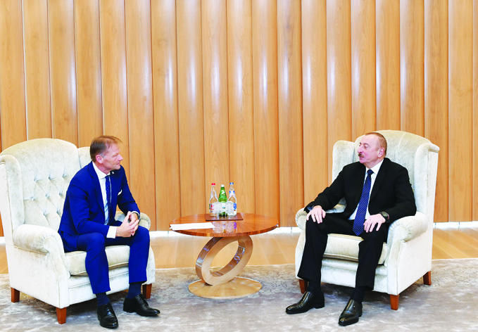 Президент Ильхам Алиев встретился с вице- президентом Европейского инвестиционного банка