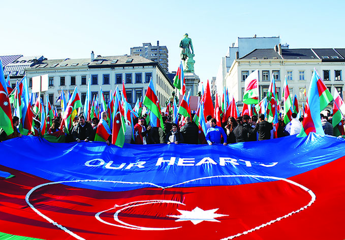 Азербайджанцы Европы провели в Брюсселе многолюдный карабахский митинг