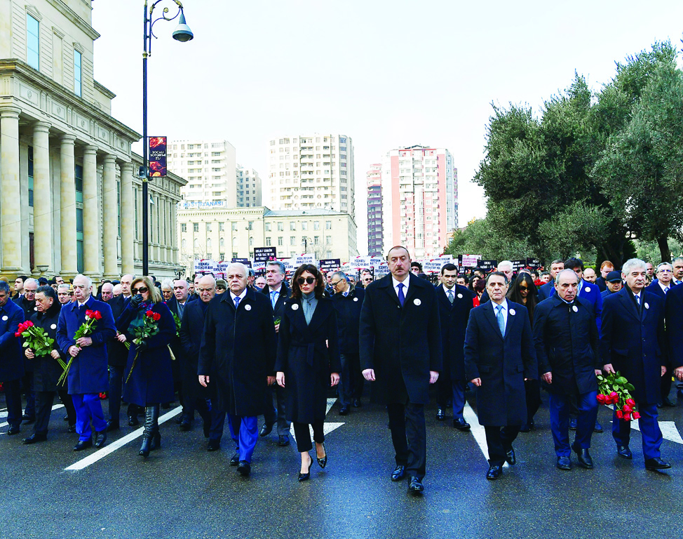 В Баку прошло всенародное шествие в связи с 27-й годовщиной Ходжалинского геноцида