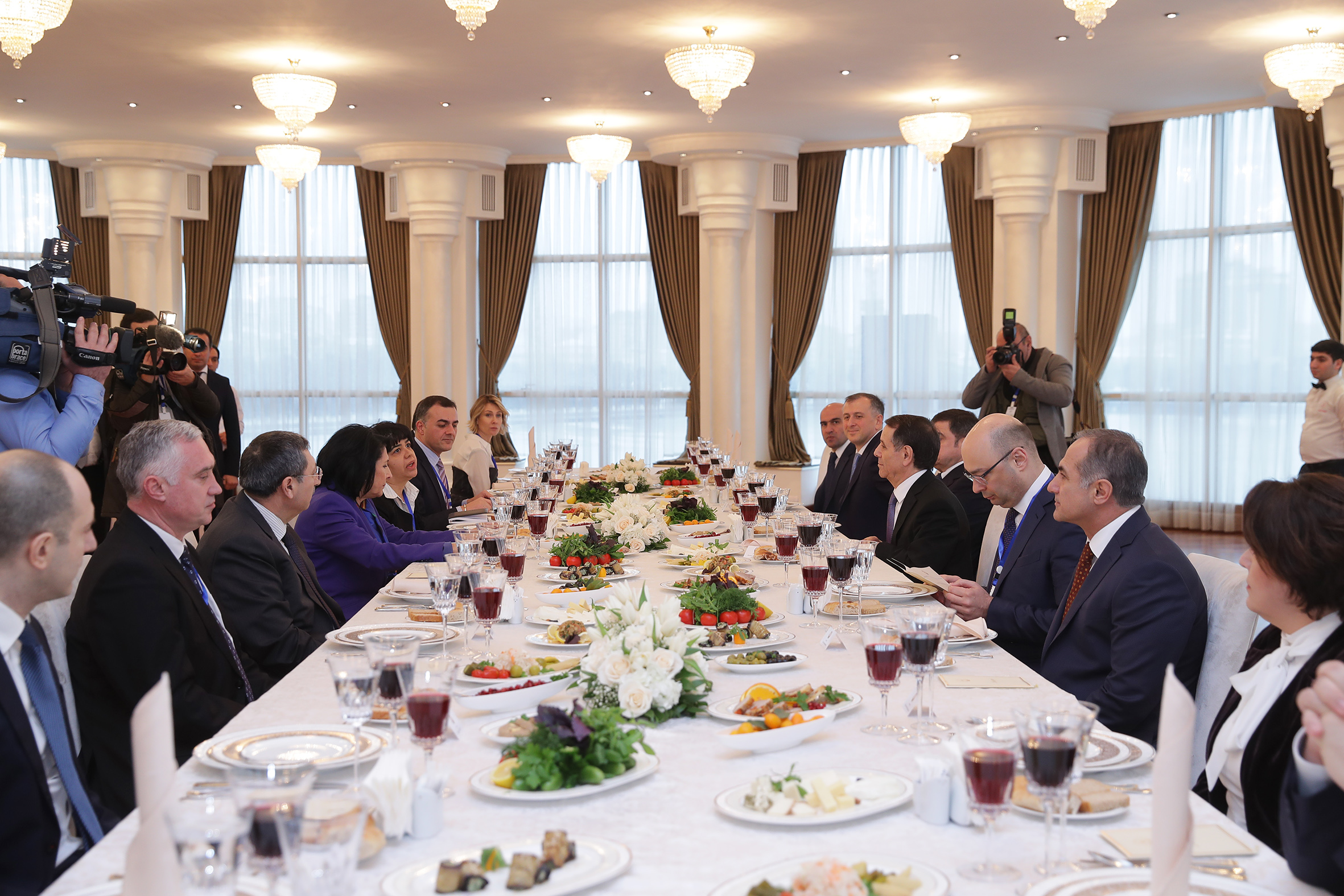 Состоялся совместный рабочий обед Премьер-министра Азербайджана и Президента Грузии
