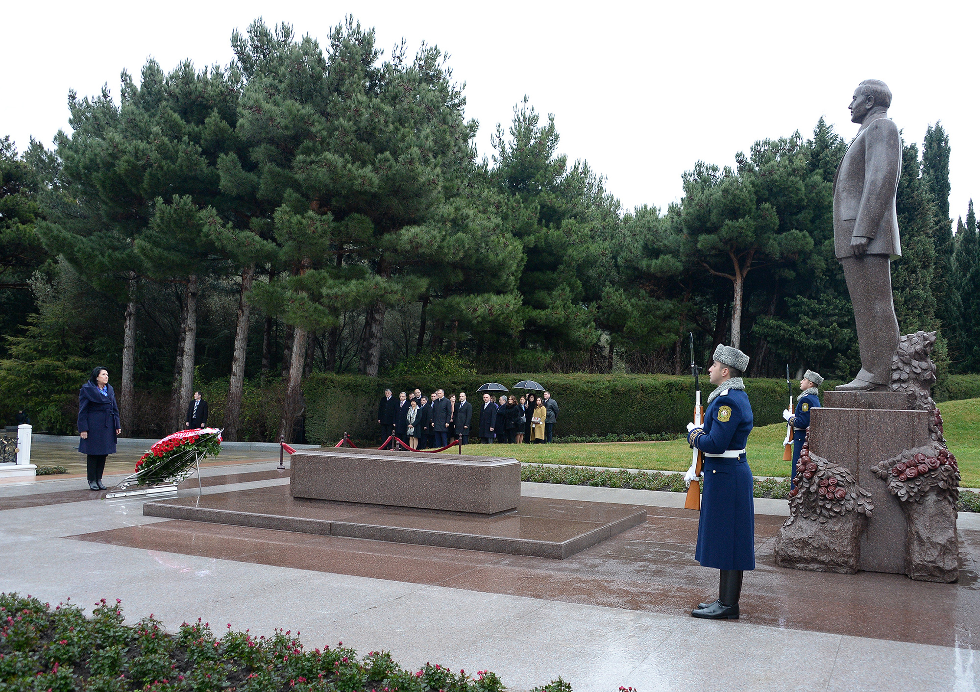 Президент Грузии Саломе Зурабишвили посетила могилу великого лидераГейдара Алиева