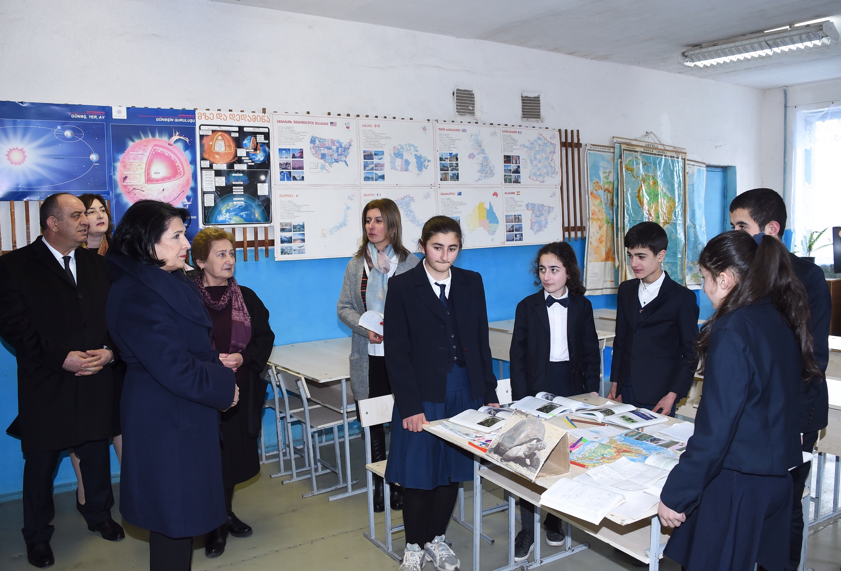 Президент Грузии ознакомилась с полнойсредней школой в селе Гахингилой Гахского района