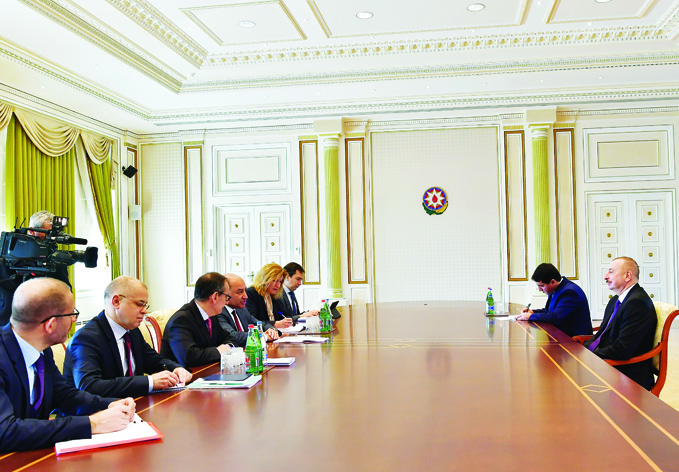 Президент Ильхам Алиев принял делегацию во главе с президентом Европейского банка реконструкции и развития