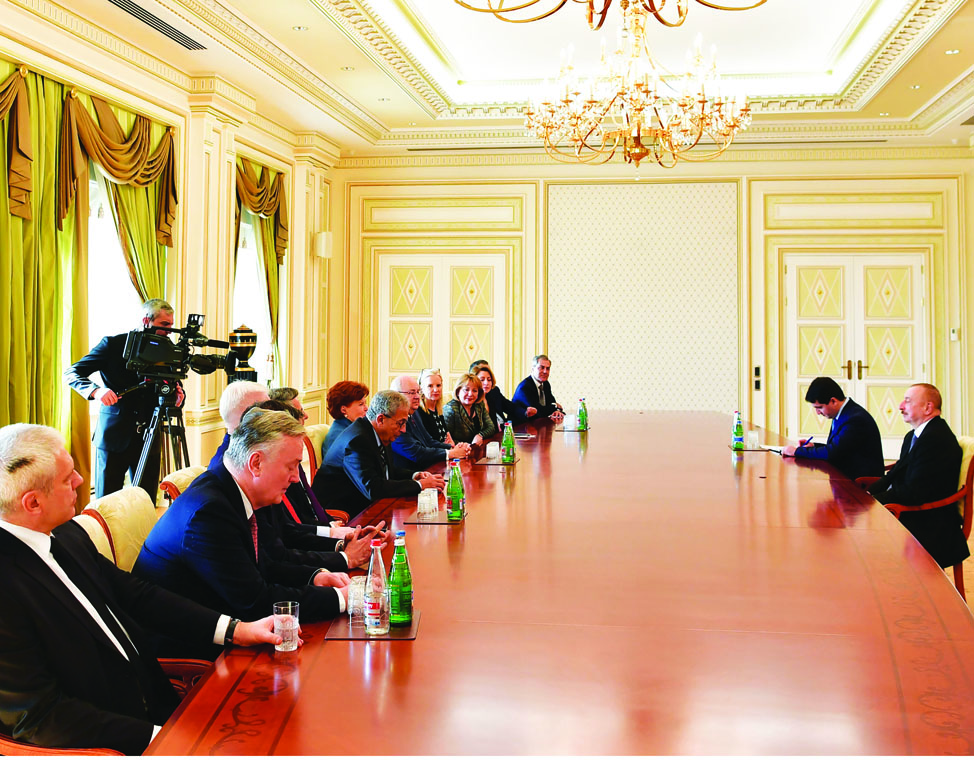 Президент Ильхам Алиев принял сопредседателей и членов Правления Международного центра Низами Гянджеви