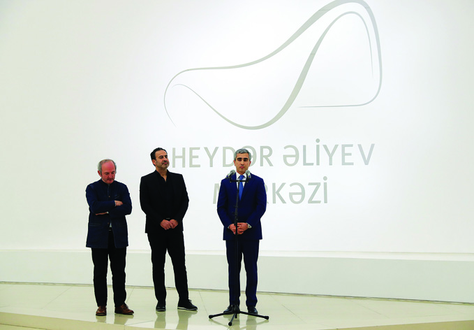 В Центре Гейдара Алиева открылась выставка французского скульптора Мауро Корда