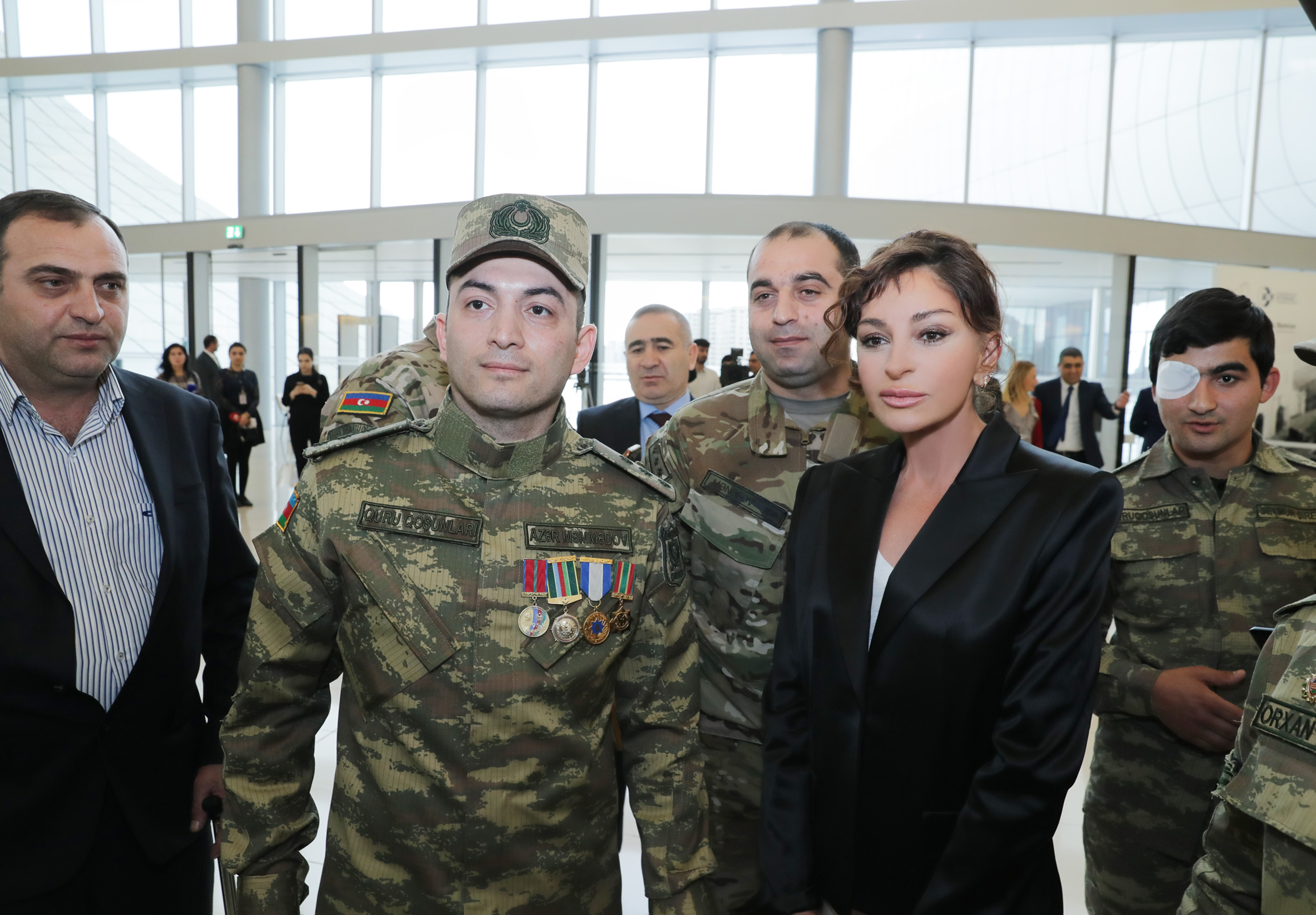 Состоялась встреча с военными, обеспеченными Фондом Гейдара Алиева высокотехнологичными протезами