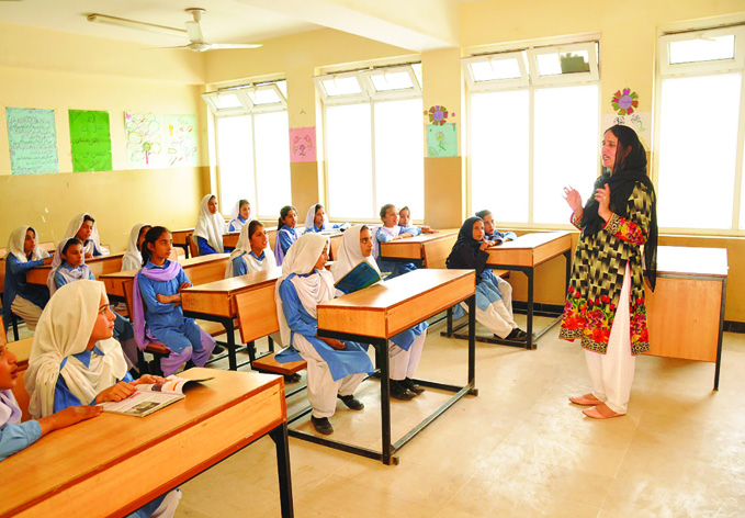 Фонд Гейдара Алиева отправил подарки школе для девочек Рара в пакистанском городе Музаффарабад